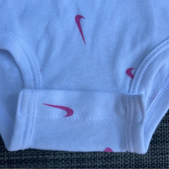 🍭Nike White Bodysuit with Pink Swooshes long sleeve - Picture 4 of 7